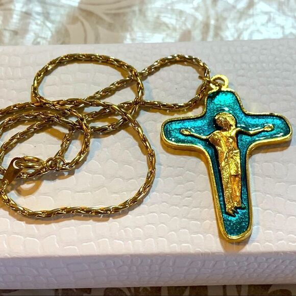 Green Enamel Cross on Gold Tone Chain 18” - Picture 1 of 3